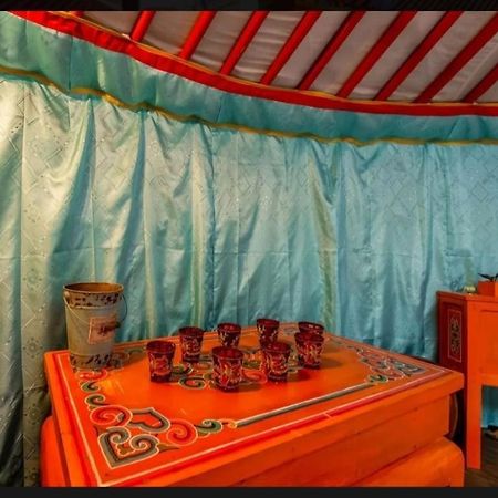 Yourte Mongole Et Cabane Houffalize Exterior photo